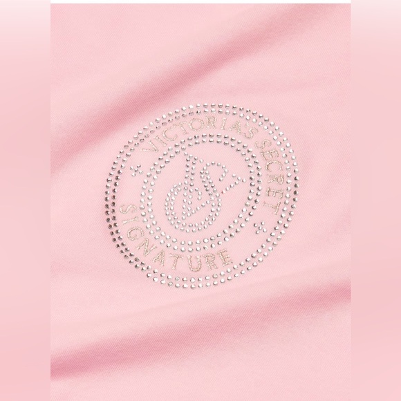 VICTORIA SECRET FAUX FUR TOTE,COZY FLEECE BLANKET,T-JAMA  WITH PINK STRIPE - Picture 8 of 12